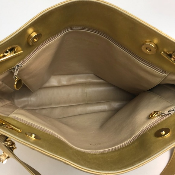 CHANEL Gold Shoulder Bag - Picture 8 of 13